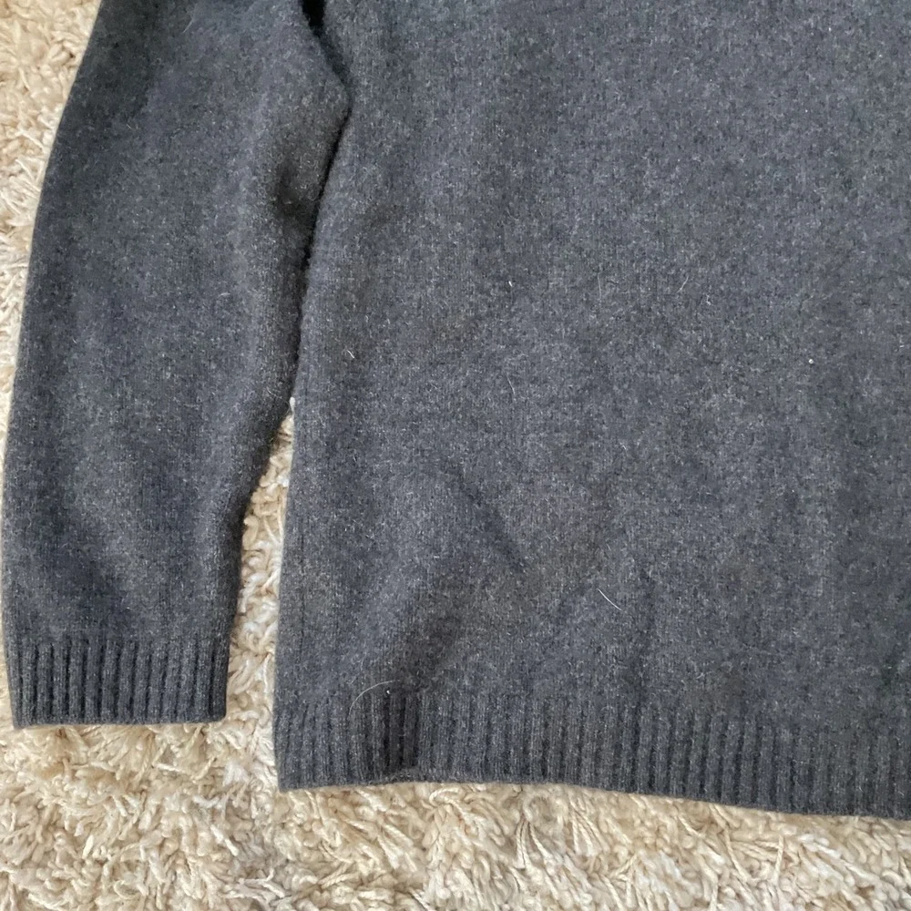 Banana Republic Cashmere Sweater Mens Medium Charcoal Grey V-Neck Long‎ Sleeve